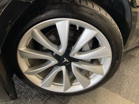 Used 2018 Tesla Model 3 Mid Range image 5
