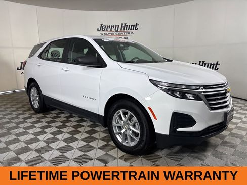 Used 2023 Chevrolet Equinox LS image 4