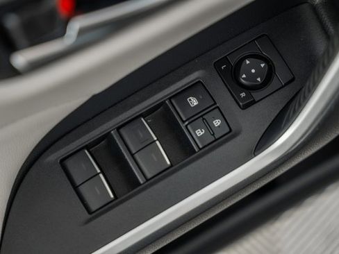 Used 2022 Toyota RAV4 XLE Premium image 40