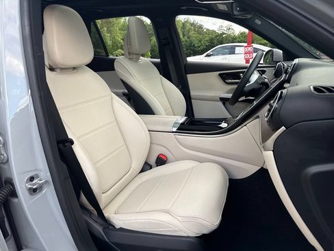 Used 2025 Mercedes-Benz GLC 350e 4MATIC image 8
