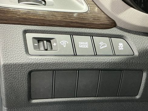 Used 2019 Hyundai Santa Fe XL SE image 18