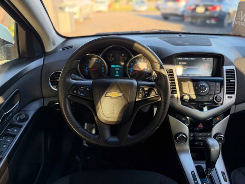 Used 2015 Chevrolet Cruze LT image 10