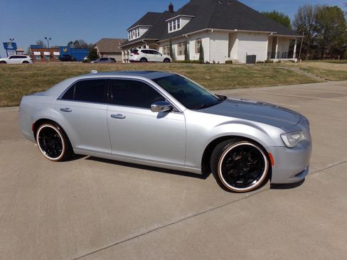 Used 2020 Chrysler 300 Limited image 13