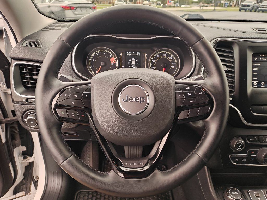 Used 2020 Jeep Cherokee Latitude Plus AWD/4WD image 17