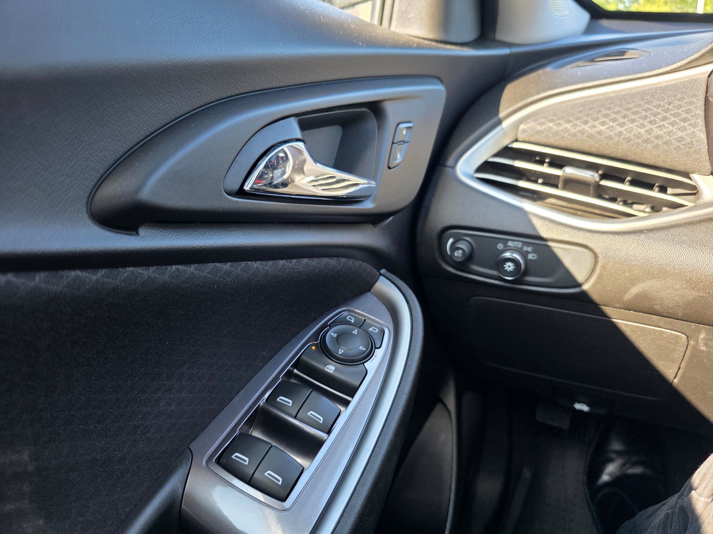 Used 2018 Chevrolet Malibu LS FWD image 16