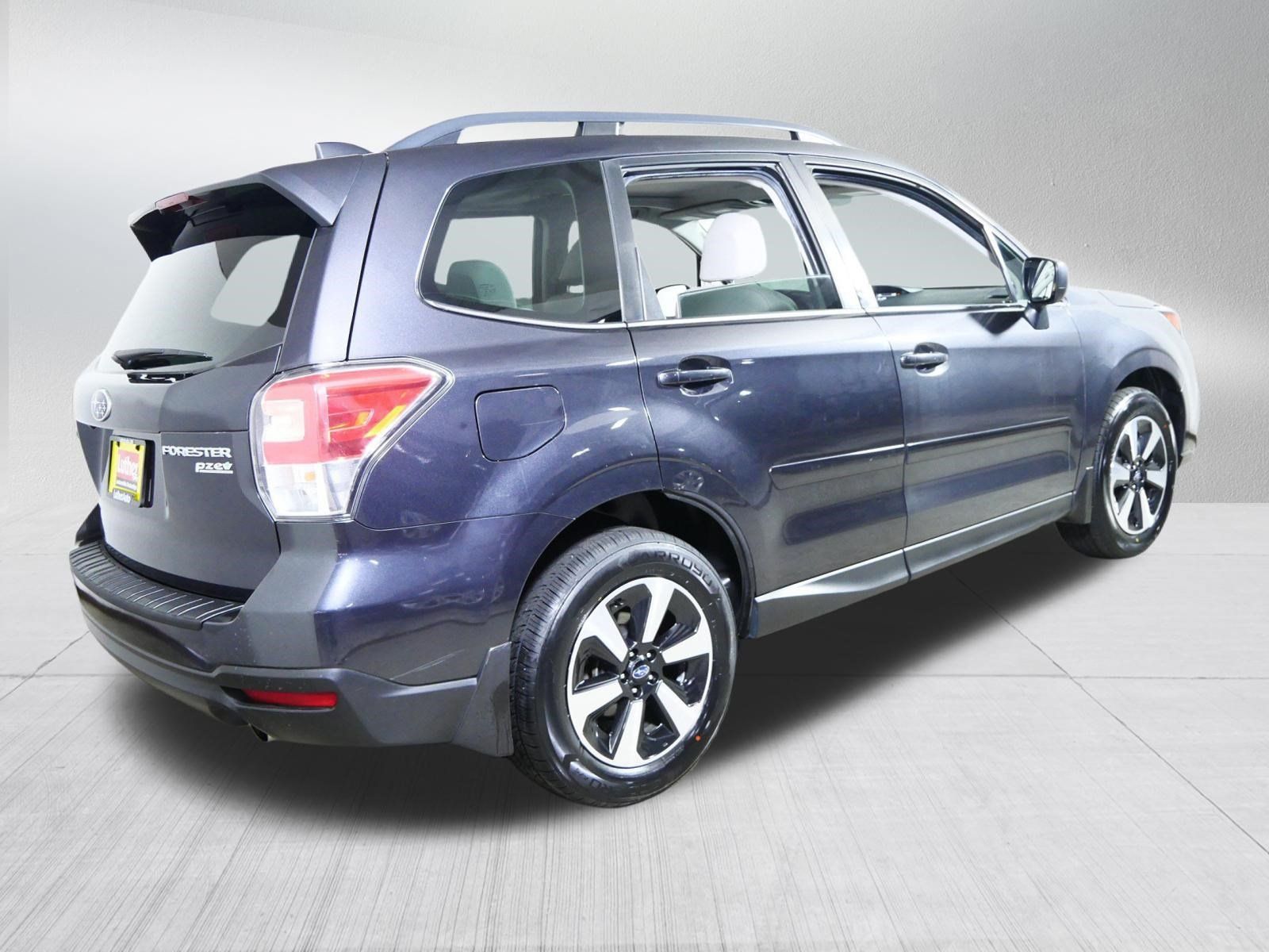 Used 2017 Subaru Forester 2.5i Limited AWD/4WD image 7