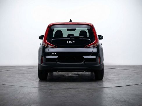 Used 2025 Kia Soul LX w/ LX Technology Package image 7