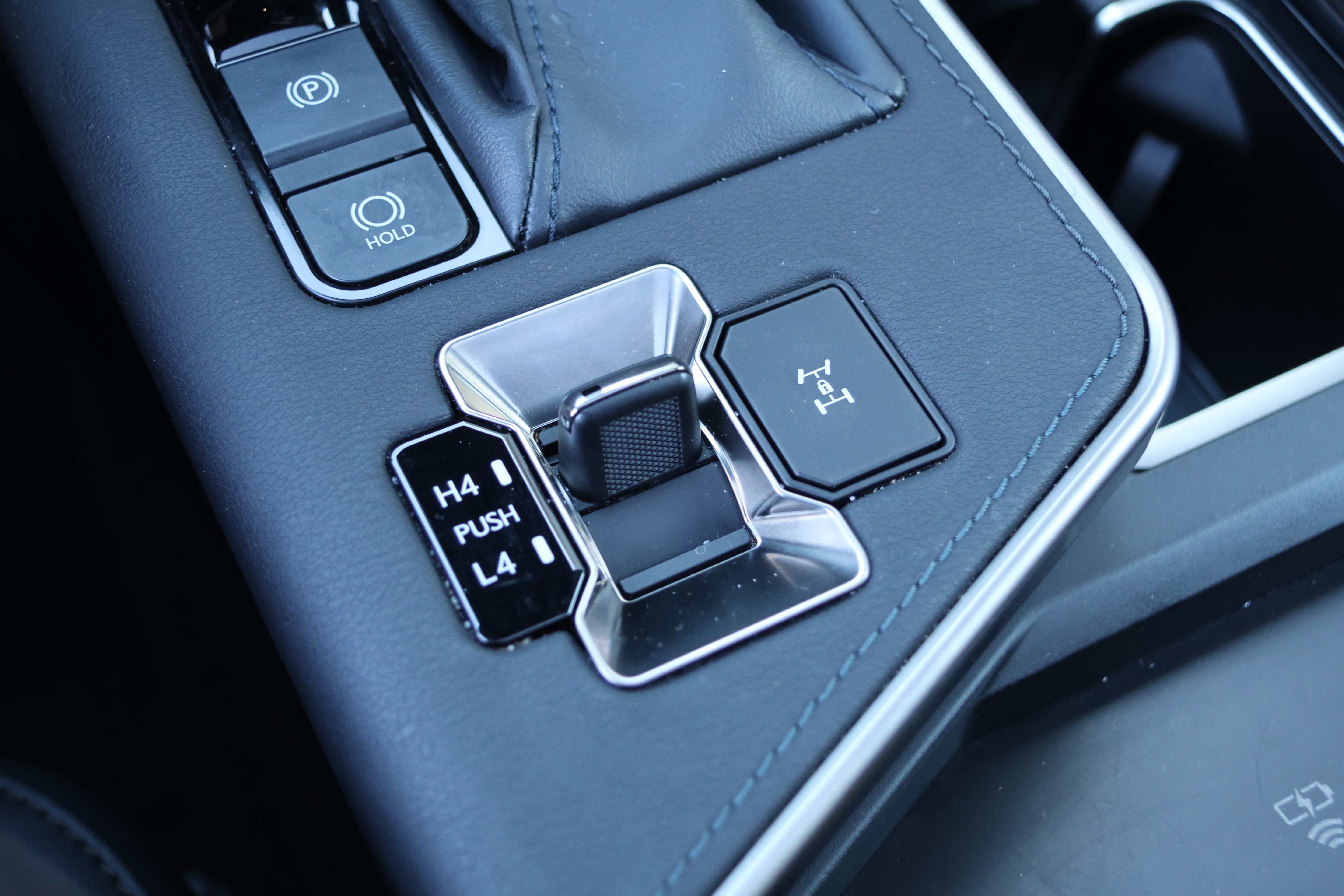 Used 2024 Lexus GX 550 w/ Accessory Package (2T) AWD/4WD image 27