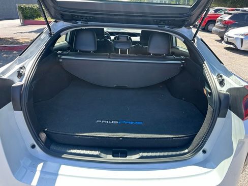 Used 2022 Toyota Prius Prime XLE FWD image 4