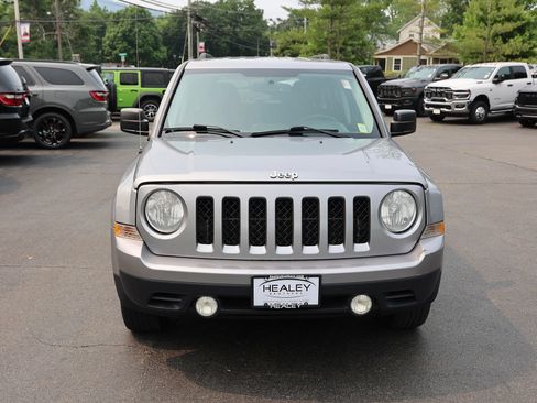 Used 2014 Jeep Patriot Latitude AWD/4WD image 2