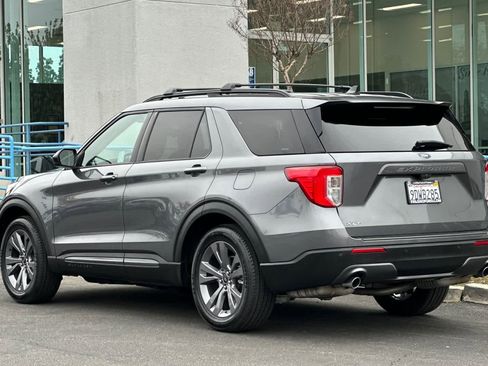 Certified 2022 Ford Explorer XLT w/ Equipment Group 202A image 7