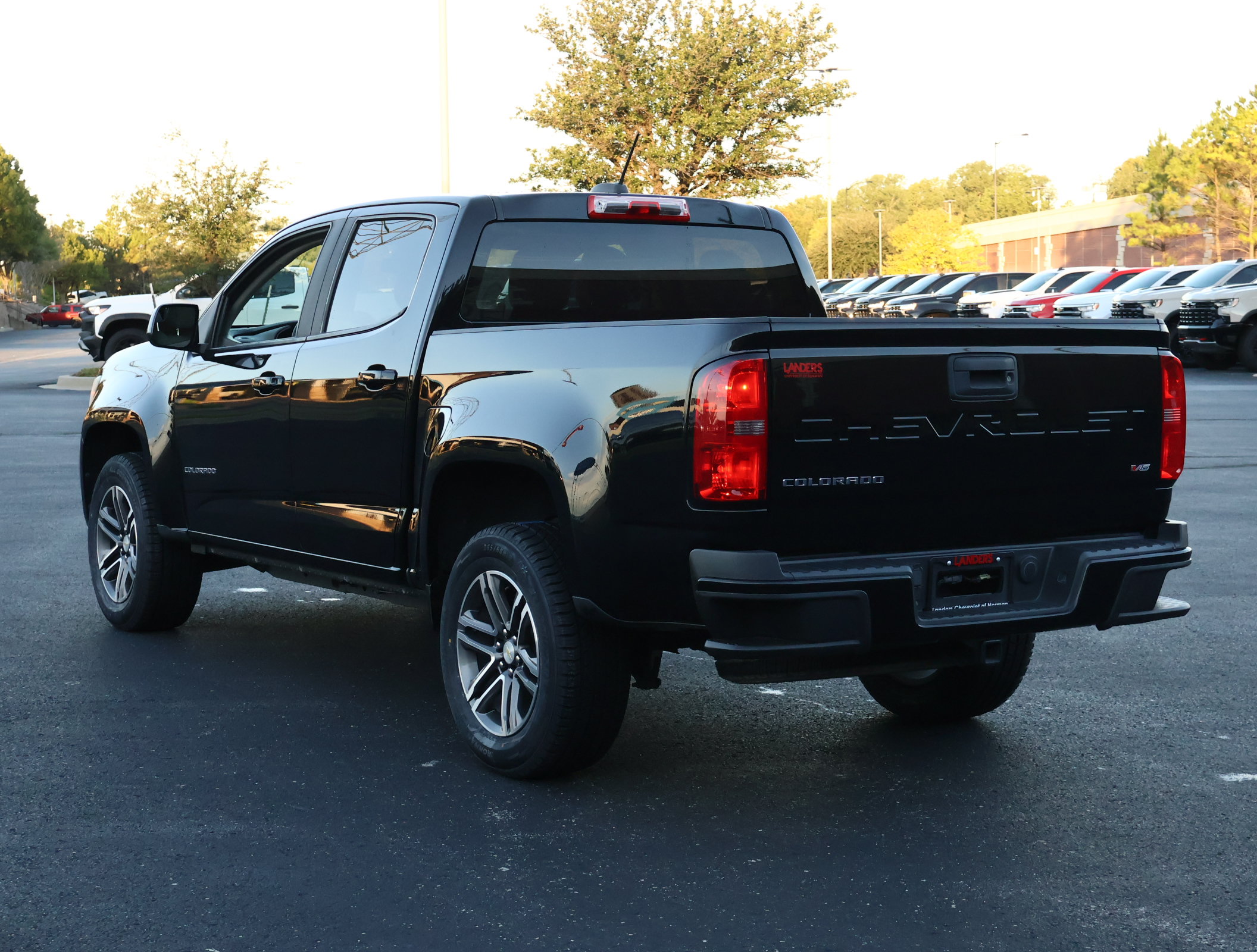 Used 2021 Chevrolet Colorado W/T w/ Custom Special Edition RWD image 7