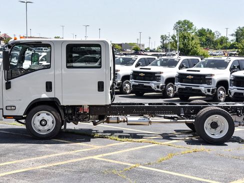 New 2024 Chevrolet Low Cab Forward image 2
