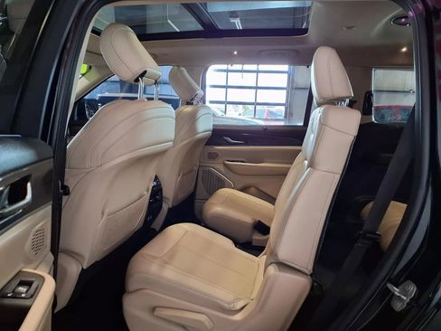 Used 2021 Jeep Grand Cherokee L Limited w/ Luxury Tech Group II image 17