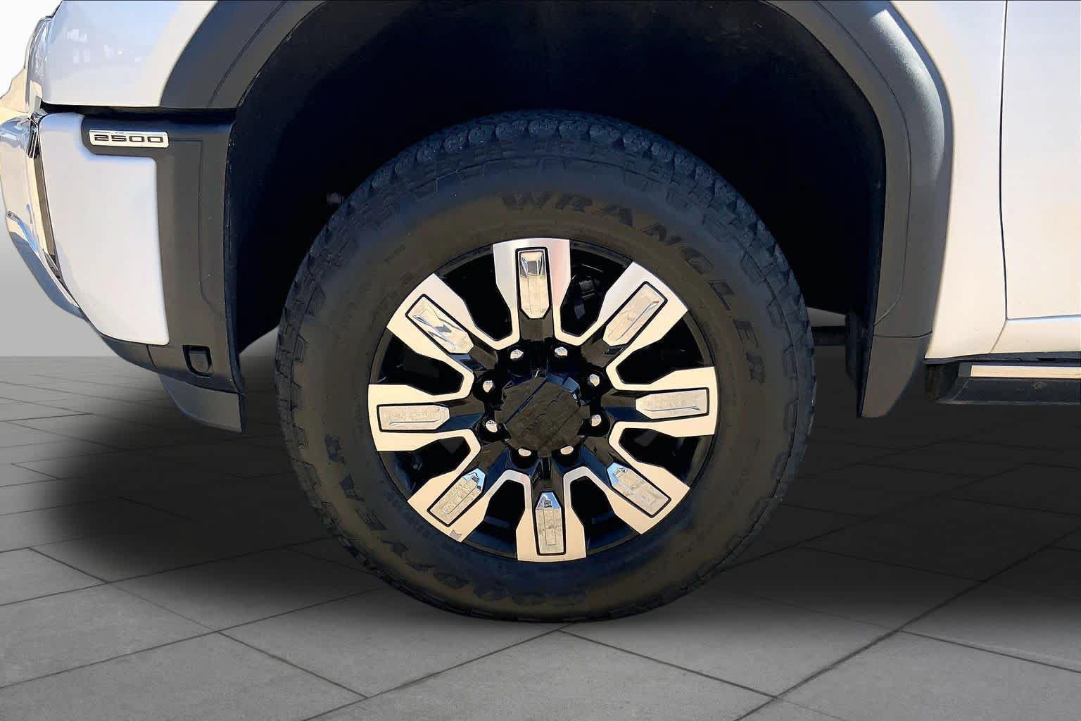 Certified 2025 GMC Sierra 2500 Denali w/ Denali Reserve Package AWD/4WD image 9