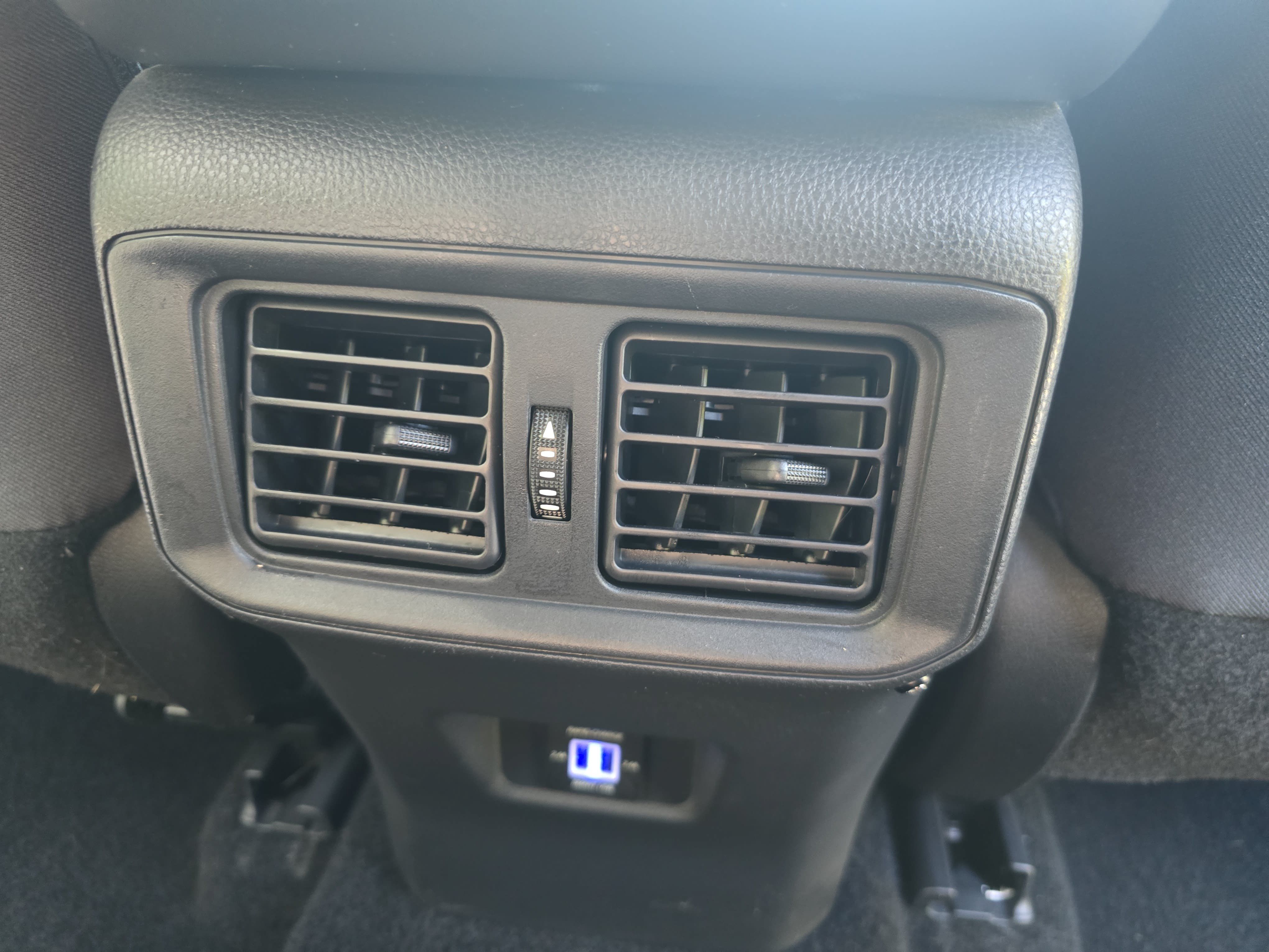 Used 2022 Toyota RAV4 LE FWD image 12