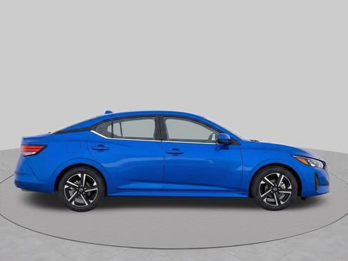 Used 2025 Nissan Sentra SV FWD image 8