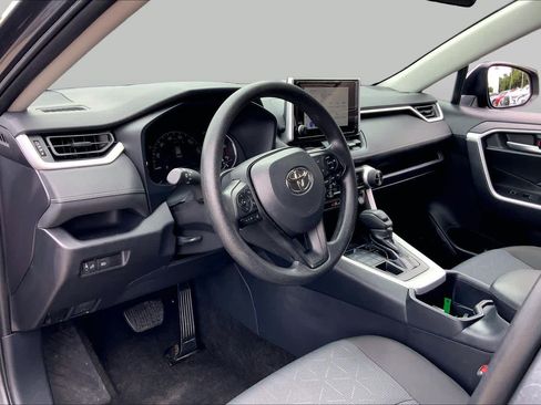 Used 2025 Toyota RAV4 XLE AWD/4WD image 17