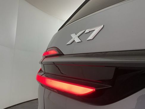 Used 2026 BMW X7 xDrive40i w/ M Sport Package AWD/4WD image 10