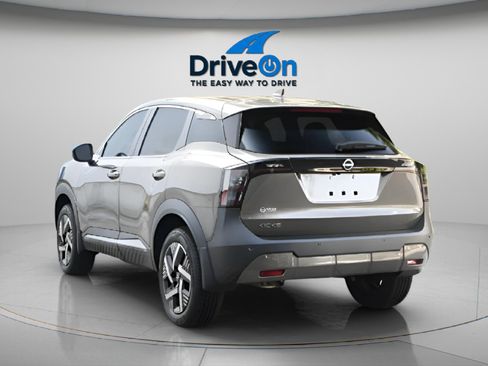 Used 2025 Nissan Kicks SV image 3