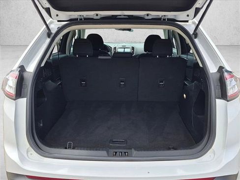 Used 2018 Ford Edge SE FWD image 6