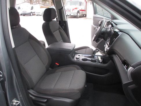 Used 2020 Chevrolet Traverse LS image 21