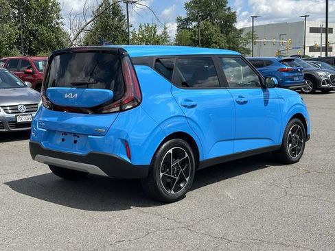 Used 2025 Kia Soul EX FWD image 2