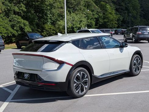 Used 2022 Kia EV6 Wind RWD image 3