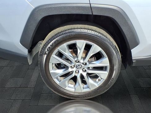 Used 2023 Toyota RAV4 XLE Premium image 11