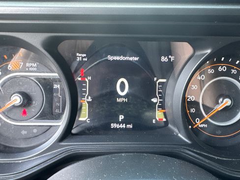 Used 2024 Jeep Wrangler Unlimited Sahara w/ Technology Group AWD/4WD image 33