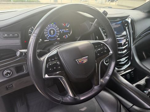 Used 2018 Cadillac Escalade ESV Platinum image 25