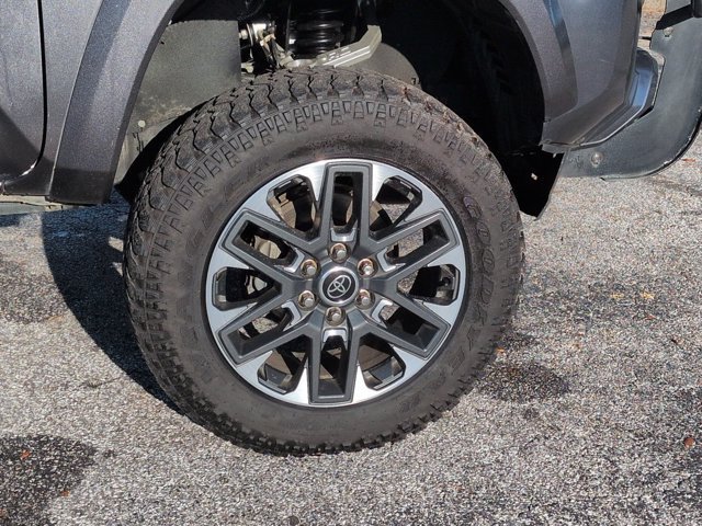 Used 2021 Toyota Tacoma TRD Sport w/ Technology Package RWD image 10
