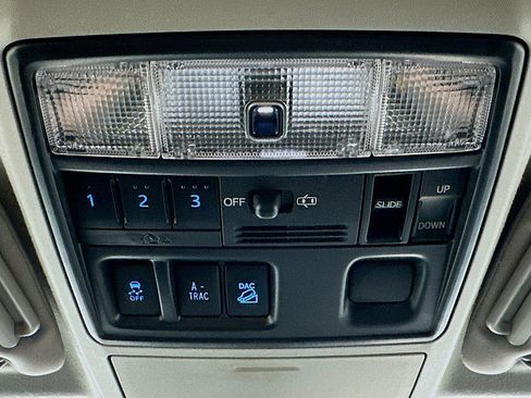 Used 2017 Toyota 4Runner SR5 Premium image 33