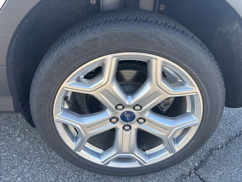 Used 2019 Ford Escape Titanium image 8