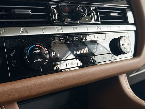 New 2026 Nissan Pathfinder Platinum image 11