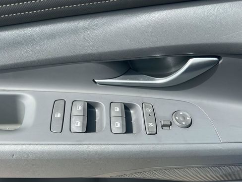 Used 2025 Hyundai Elantra SEL FWD image 9