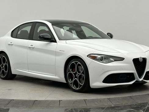 Used 2022 Alfa Romeo Giulia Veloce image 3