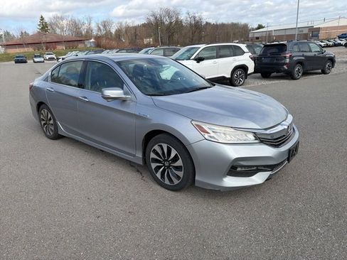 Used 2017 Honda Accord Touring image 5