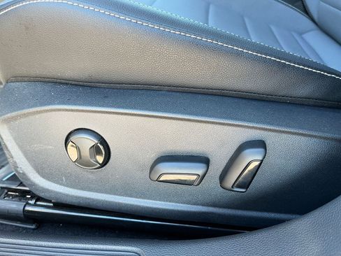 Used 2025 Volkswagen Jetta SE image 21