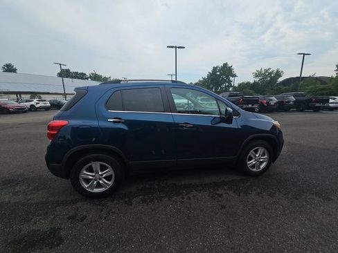 Used 2020 Chevrolet Trax LT w/ LT Convenience Package FWD image 10