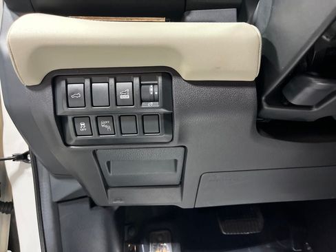 Used 2019 Subaru Ascent Touring w/ Popular Package #2 AWD/4WD image 16