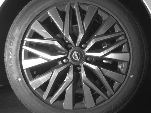 Used 2025 Nissan Altima 2.5 SV image 13