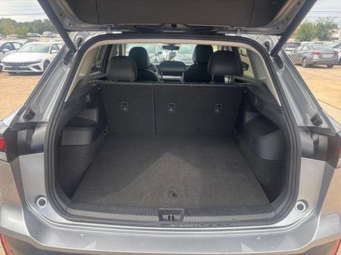 Used 2026 Volkswagen Tiguan SE AWD/4WD image 32
