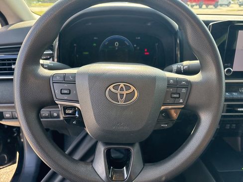 Used 2025 Toyota Camry LE FWD image 20