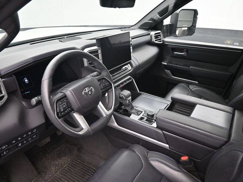 Used 2025 Toyota Sequoia Platinum AWD/4WD image 20