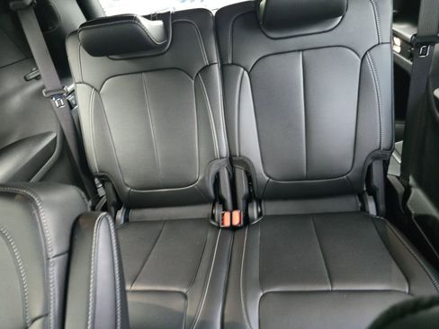 Used 2025 Jeep Grand Cherokee L Limited w/ Black Appearance Package image 15