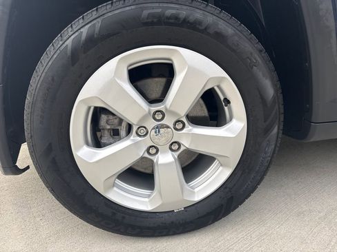 Used 2018 Jeep Compass Latitude w/ Popular Equipment Group image 11