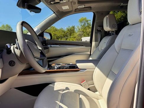 Used 2025 Cadillac Escalade Sport Platinum w/ LPO, ONYX Package image 6