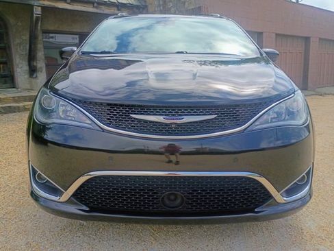 Used 2020 Chrysler Pacifica Touring-L Plus w/ Tire & Wheel Group image 3