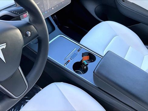 Used 2021 Tesla Model Y Long Range image 15